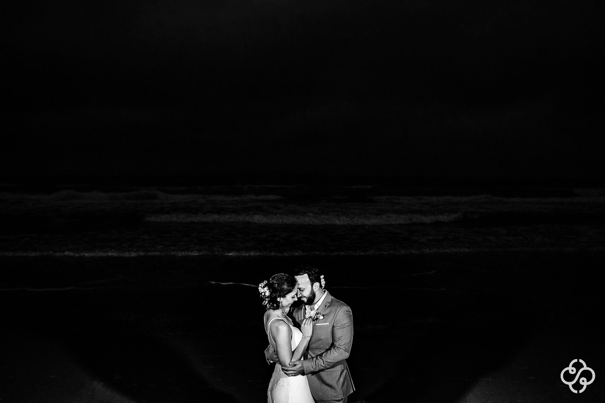 Cerimônia de Casamento na praia Hospedaria Refúgio das Galés Bombinhas - SC | Fotógrafo de Casamento | Praia de Mariscal | Casamento na Praia | Casamento de Dia | Casamento Praia | Casamento Giorgia e Dennis | www.rafaelsantosfotografia.com.br