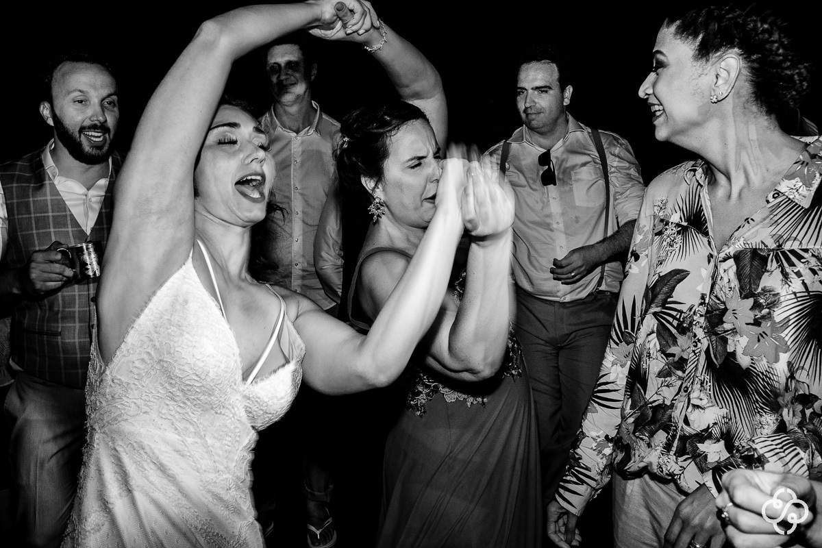 Balada de Casamento na praia Hospedaria Refúgio das Galés Bombinhas - SC | Fotógrafo de Casamento | Praia de Mariscal | Casamento na Praia | Casamento de Dia | Casamento Praia | Casamento Giorgia e Dennis | www.rafaelsantosfotografia.com.br