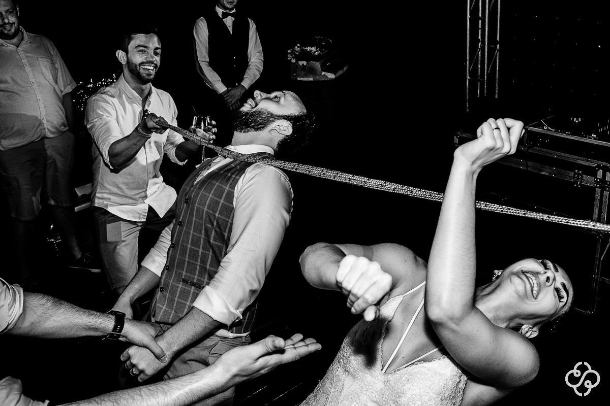 Balada de Casamento na praia Hospedaria Refúgio das Galés Bombinhas - SC | Fotógrafo de Casamento | Praia de Mariscal | Casamento na Praia | Casamento de Dia | Casamento Praia | Casamento Giorgia e Dennis | www.rafaelsantosfotografia.com.br