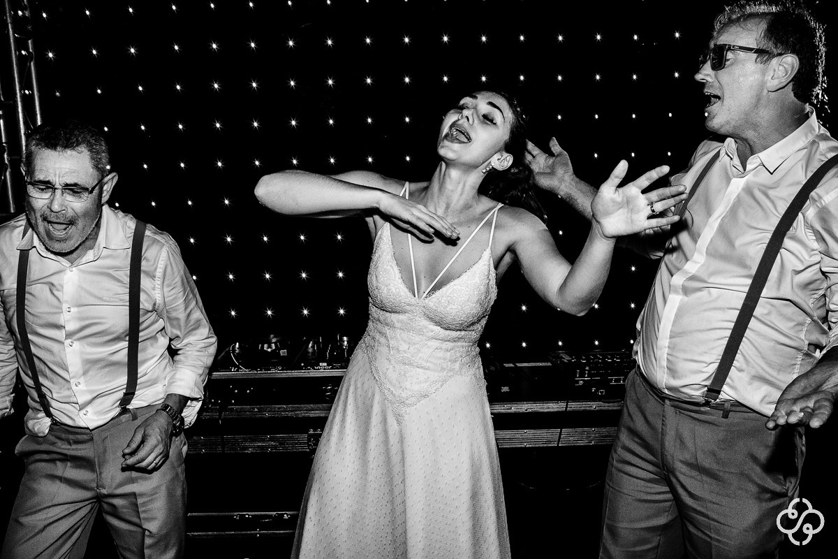 Balada de Casamento na praia Hospedaria Refúgio das Galés Bombinhas - SC | Fotógrafo de Casamento | Praia de Mariscal | Casamento na Praia | Casamento de Dia | Casamento Praia | Casamento Giorgia e Dennis | www.rafaelsantosfotografia.com.br