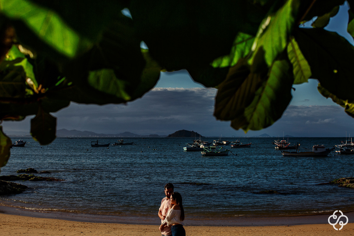 Pré Wedding | Ensaio Pré Casamento na Praia de Penha - SC | Danielle e Daniel | Praia | Book Casal | Ensaio Casal | Fotógrafo de Casamento | Fotógrafo de Bodas | Parejas | www.rafaelsantosfotografia.com.br