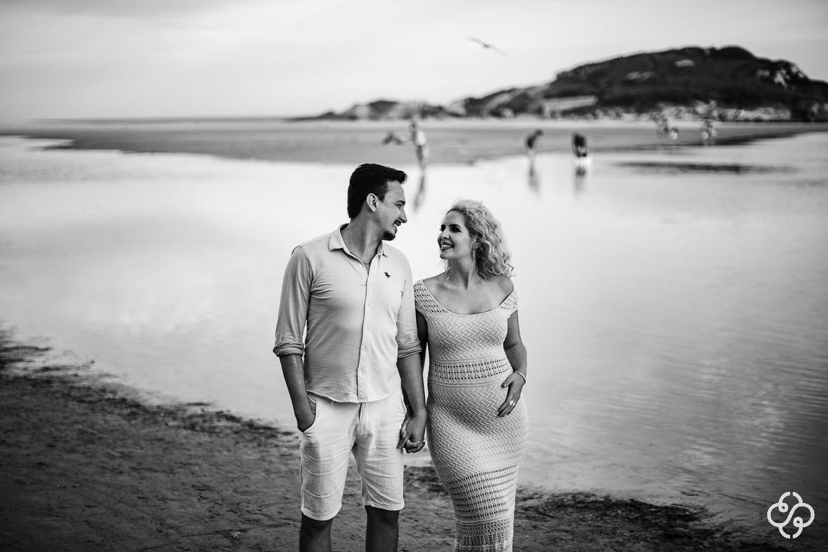 Ensaio Gestante na Praia da Ferrugem - Garopaba - SC | Doce Espera | Book Grávida | Book Gestante na Praia | Praia da Ferrugem | Ensaio Gestante | Fotógrafo de Gestantes | Mãe de primeira viagem | www.rafaelsantosfotografia.com.br