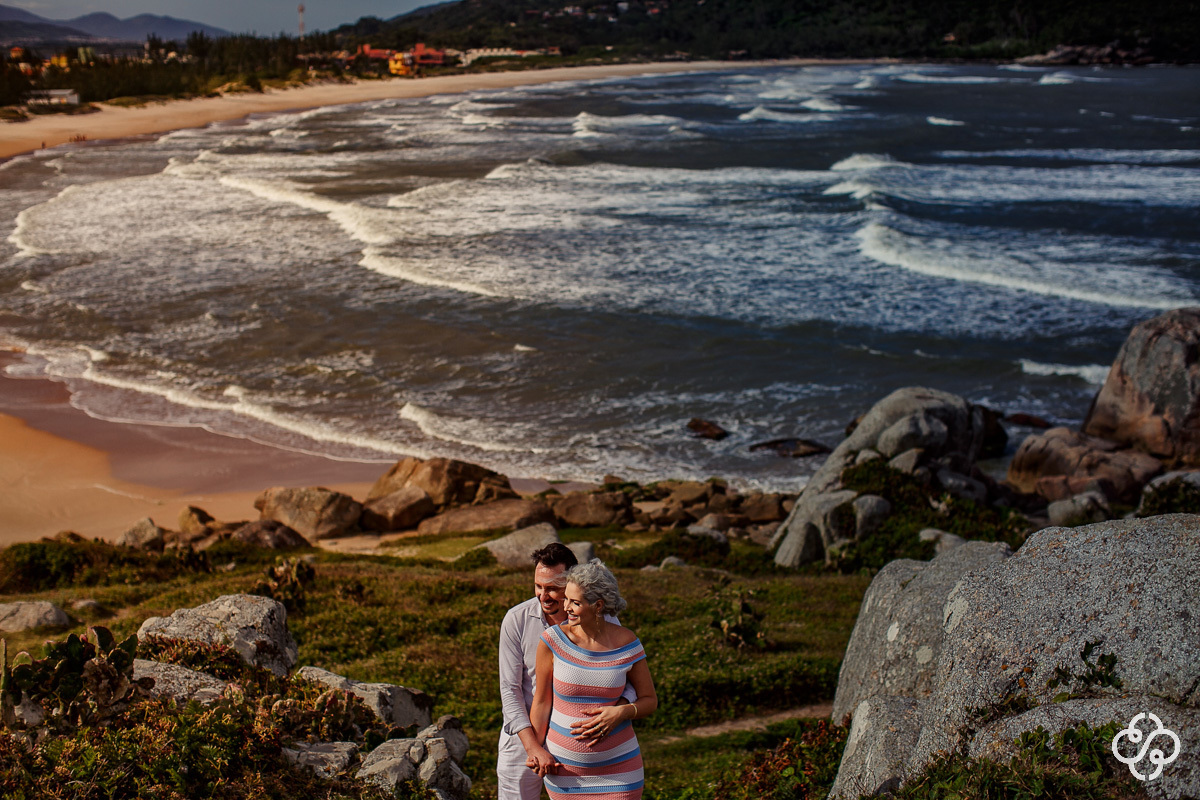 Ensaio Gestante na Praia da Ferrugem - Garopaba - SC | Doce Espera | Book Grávida | Book Gestante na Praia | Praia da Ferrugem | Ensaio Gestante | Fotógrafo de Gestantes | Mãe de primeira viagem | www.rafaelsantosfotografia.com.br