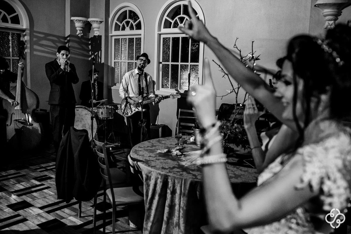 Balada de Casamento com banda na Sociedade Guarani Itajaí - SC | Fotógrafo de Casamento | Itajaí/SC | Casamento na Igreja | Casamento de Noite | Bodas | Fotógrafo de Bodas | Parejas | Casamento Mayana e Felipe | www.rafaelsantosfotografia.com.br