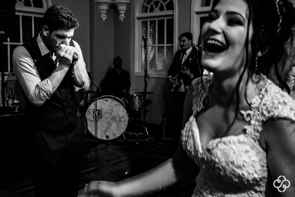 Balada de Casamento com banda na Sociedade Guarani Itajaí - SC | Fotógrafo de Casamento | Itajaí/SC | Casamento na Igreja | Casamento de Noite | Bodas | Fotógrafo de Bodas | Parejas | Casamento Mayana e Felipe | www.rafaelsantosfotografia.com.br