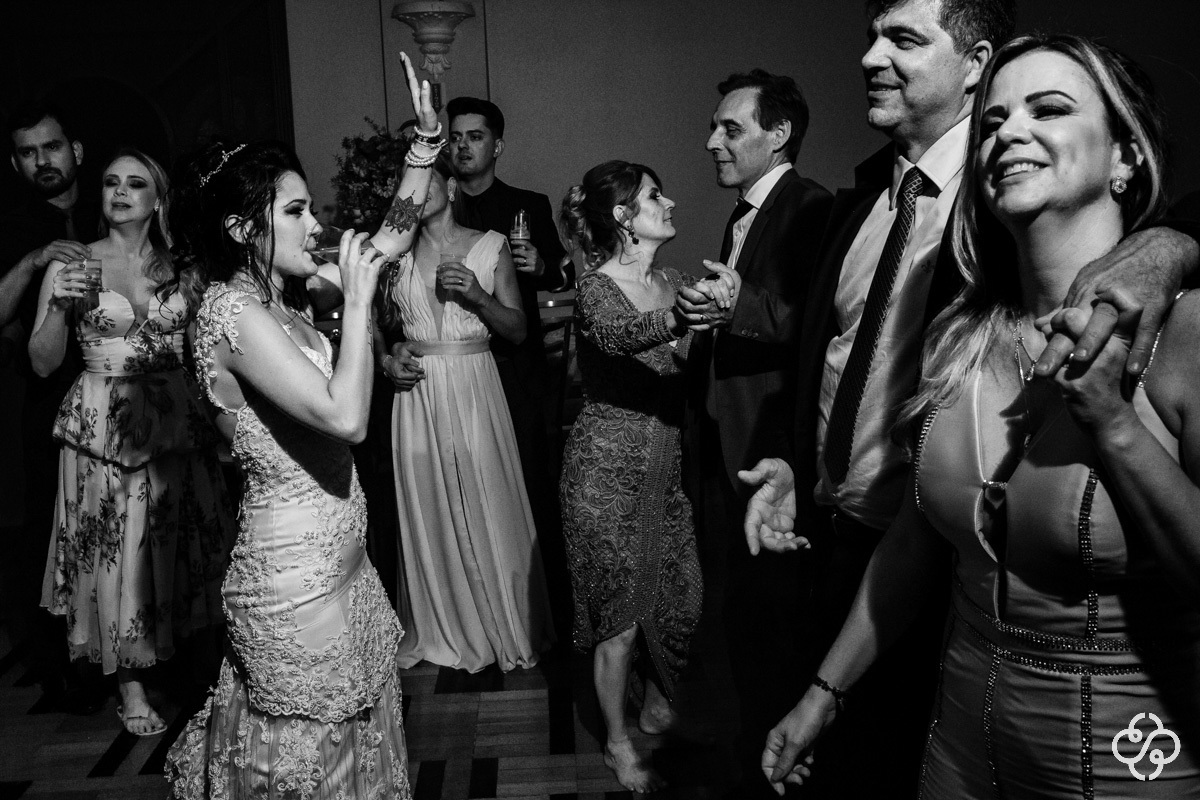 Balada de Casamento com banda na Sociedade Guarani Itajaí - SC | Fotógrafo de Casamento | Itajaí/SC | Casamento na Igreja | Casamento de Noite | Bodas | Fotógrafo de Bodas | Parejas | Casamento Mayana e Felipe | www.rafaelsantosfotografia.com.br