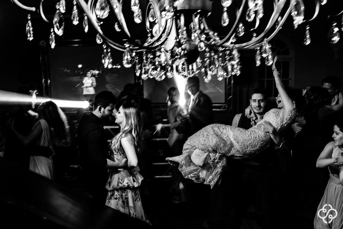 Balada de Casamento com banda na Sociedade Guarani Itajaí - SC | Fotógrafo de Casamento | Itajaí/SC | Casamento na Igreja | Casamento de Noite | Bodas | Fotógrafo de Bodas | Parejas | Casamento Mayana e Felipe | www.rafaelsantosfotografia.com.br