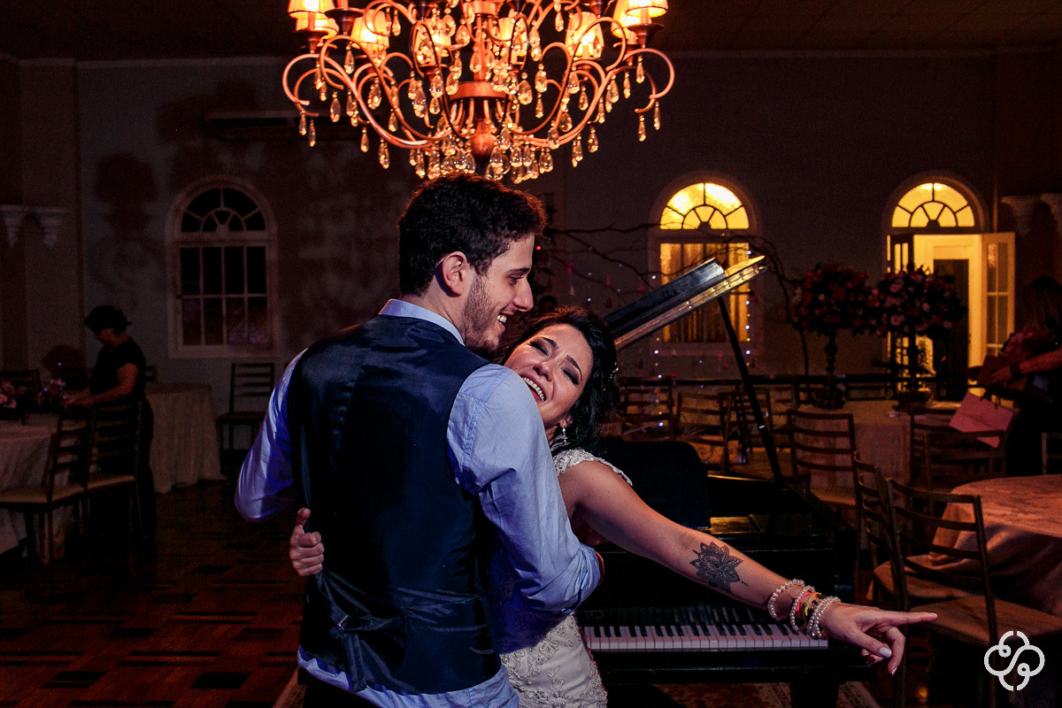 Balada de Casamento com banda na Sociedade Guarani Itajaí - SC | Fotógrafo de Casamento | Itajaí/SC | Casamento na Igreja | Casamento de Noite | Bodas | Fotógrafo de Bodas | Parejas | Casamento Mayana e Felipe | www.rafaelsantosfotografia.com.br