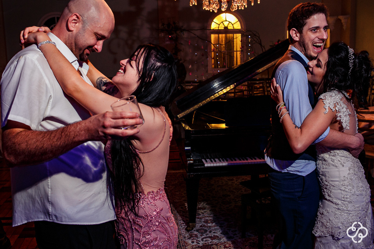 Balada de Casamento com banda na Sociedade Guarani Itajaí - SC | Fotógrafo de Casamento | Itajaí/SC | Casamento na Igreja | Casamento de Noite | Bodas | Fotógrafo de Bodas | Parejas | Casamento Mayana e Felipe | www.rafaelsantosfotografia.com.br