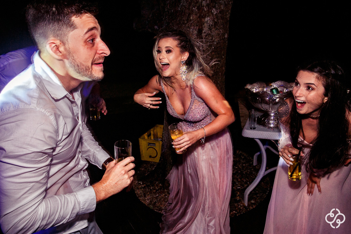 Balada de casamento Sabores do Mar Praia em Balneário Camboriú - SC | Praia de Laranjeiras | Fotógrafo de Casamento | Casamento na Praia | Casamento de Dia | Casamento Pé na Areia | Casamento Danielle e Daniel | www.rafaelsantosfotografia.com.br