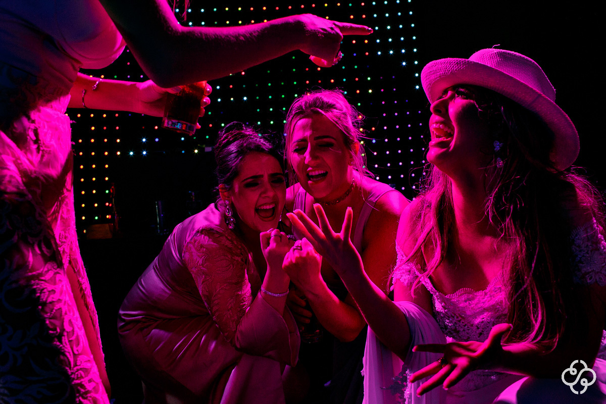 Balada de casamento Sabores do Mar Praia em Balneário Camboriú - SC | Praia de Laranjeiras | Fotógrafo de Casamento | Casamento na Praia | Casamento de Dia | Casamento Pé na Areia | Casamento Danielle e Daniel | www.rafaelsantosfotografia.com.br