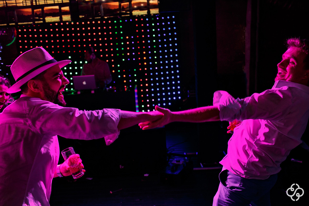 Balada de casamento Sabores do Mar Praia em Balneário Camboriú - SC | Praia de Laranjeiras | Fotógrafo de Casamento | Casamento na Praia | Casamento de Dia | Casamento Pé na Areia | Casamento Danielle e Daniel | www.rafaelsantosfotografia.com.br