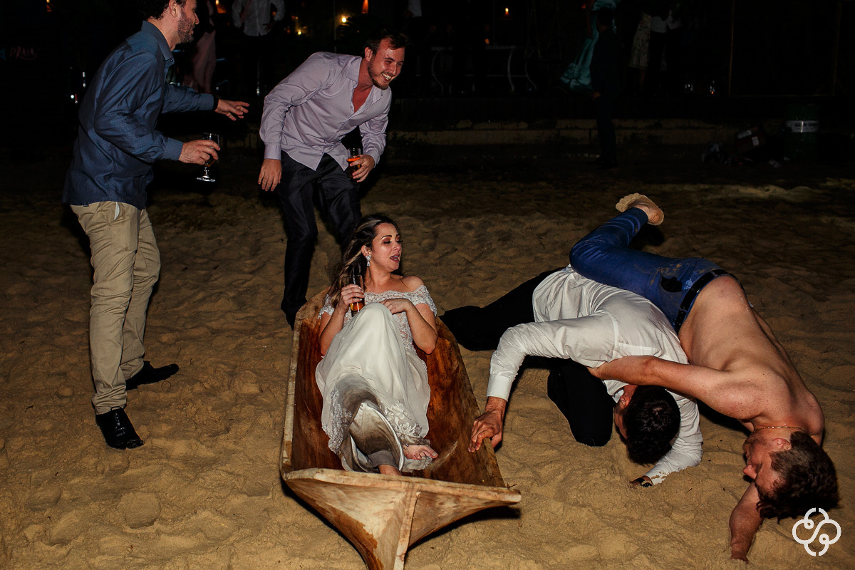 Balada de casamento Sabores do Mar Praia em Balneário Camboriú - SC | Praia de Laranjeiras | Fotógrafo de Casamento | Casamento na Praia | Casamento de Dia | Casamento Pé na Areia | Casamento Danielle e Daniel | www.rafaelsantosfotografia.com.br