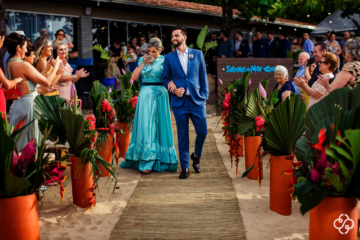Cerimônia de casamento Sabores do Mar Praia em Balneário Camboriú - SC | Praia de Laranjeiras | Fotógrafo de Casamento | Casamento na Praia | Casamento de Dia | Casamento Pé na Areia | Casamento Danielle e Daniel | www.rafaelsantosfotografia.com.br