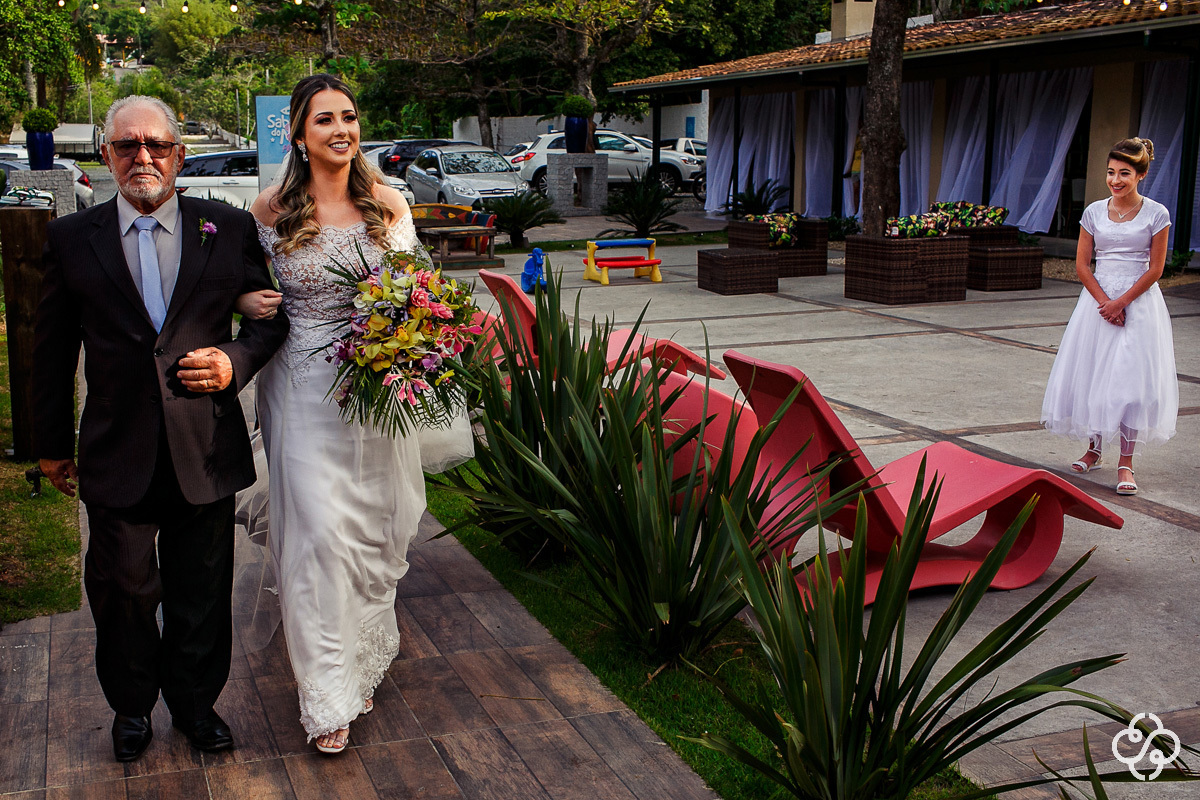 Cerimônia de casamento Sabores do Mar Praia em Balneário Camboriú - SC | Praia de Laranjeiras | Fotógrafo de Casamento | Casamento na Praia | Casamento de Dia | Casamento Pé na Areia | Casamento Danielle e Daniel | www.rafaelsantosfotografia.com.br
