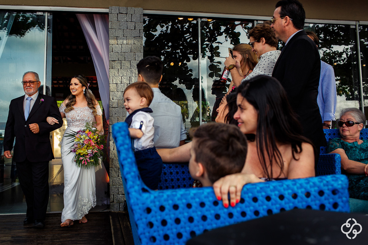 Cerimônia de casamento Sabores do Mar Praia em Balneário Camboriú - SC | Praia de Laranjeiras | Fotógrafo de Casamento | Casamento na Praia | Casamento de Dia | Casamento Pé na Areia | Casamento Danielle e Daniel | www.rafaelsantosfotografia.com.br