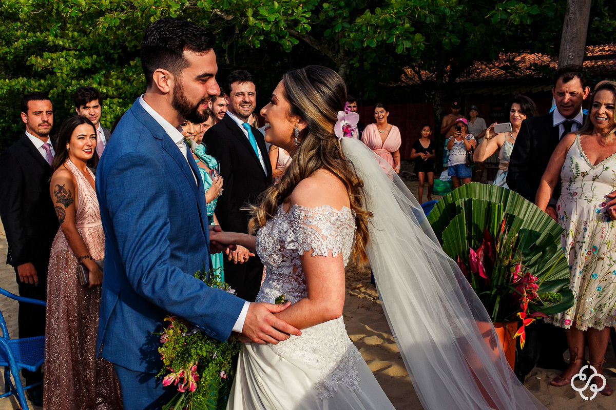 Cerimônia de casamento Sabores do Mar Praia em Balneário Camboriú - SC | Praia de Laranjeiras | Fotógrafo de Casamento | Casamento na Praia | Casamento de Dia | Casamento Pé na Areia | Casamento Danielle e Daniel | www.rafaelsantosfotografia.com.br