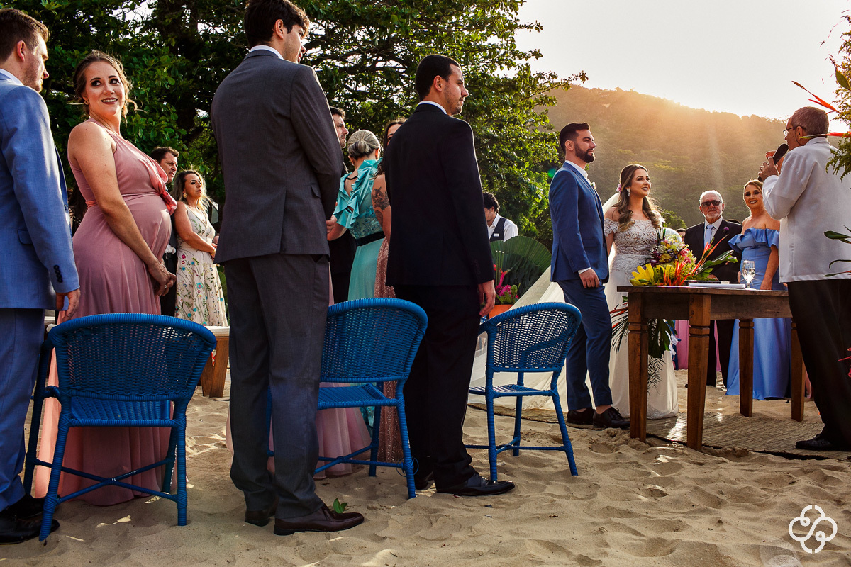 Cerimônia de casamento Sabores do Mar Praia em Balneário Camboriú - SC | Praia de Laranjeiras | Fotógrafo de Casamento | Casamento na Praia | Casamento de Dia | Casamento Pé na Areia | Casamento Danielle e Daniel | www.rafaelsantosfotografia.com.br