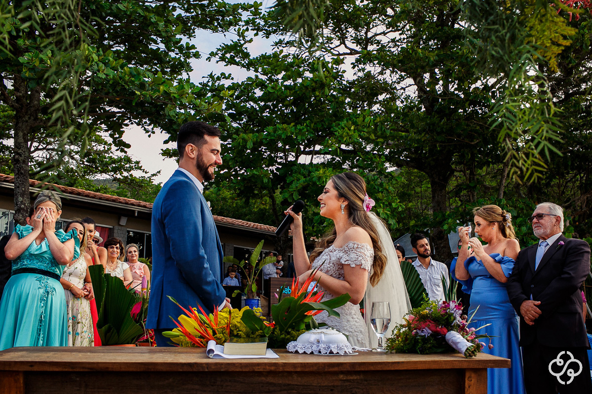 Cerimônia de casamento Sabores do Mar Praia em Balneário Camboriú - SC | Praia de Laranjeiras | Fotógrafo de Casamento | Casamento na Praia | Casamento de Dia | Casamento Pé na Areia | Casamento Danielle e Daniel | www.rafaelsantosfotografia.com.br