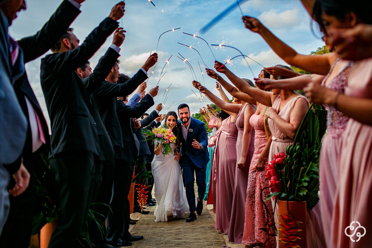 Cerimônia de casamento Sabores do Mar Praia em Balneário Camboriú - SC | Praia de Laranjeiras | Fotógrafo de Casamento | Casamento na Praia | Casamento de Dia | Casamento Pé na Areia | Casamento Danielle e Daniel | www.rafaelsantosfotografia.com.br