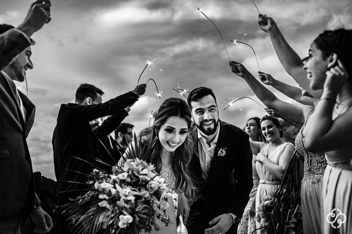 Cerimônia de casamento Sabores do Mar Praia em Balneário Camboriú - SC | Praia de Laranjeiras | Fotógrafo de Casamento | Casamento na Praia | Casamento de Dia | Casamento Pé na Areia | Casamento Danielle e Daniel | www.rafaelsantosfotografia.com.br