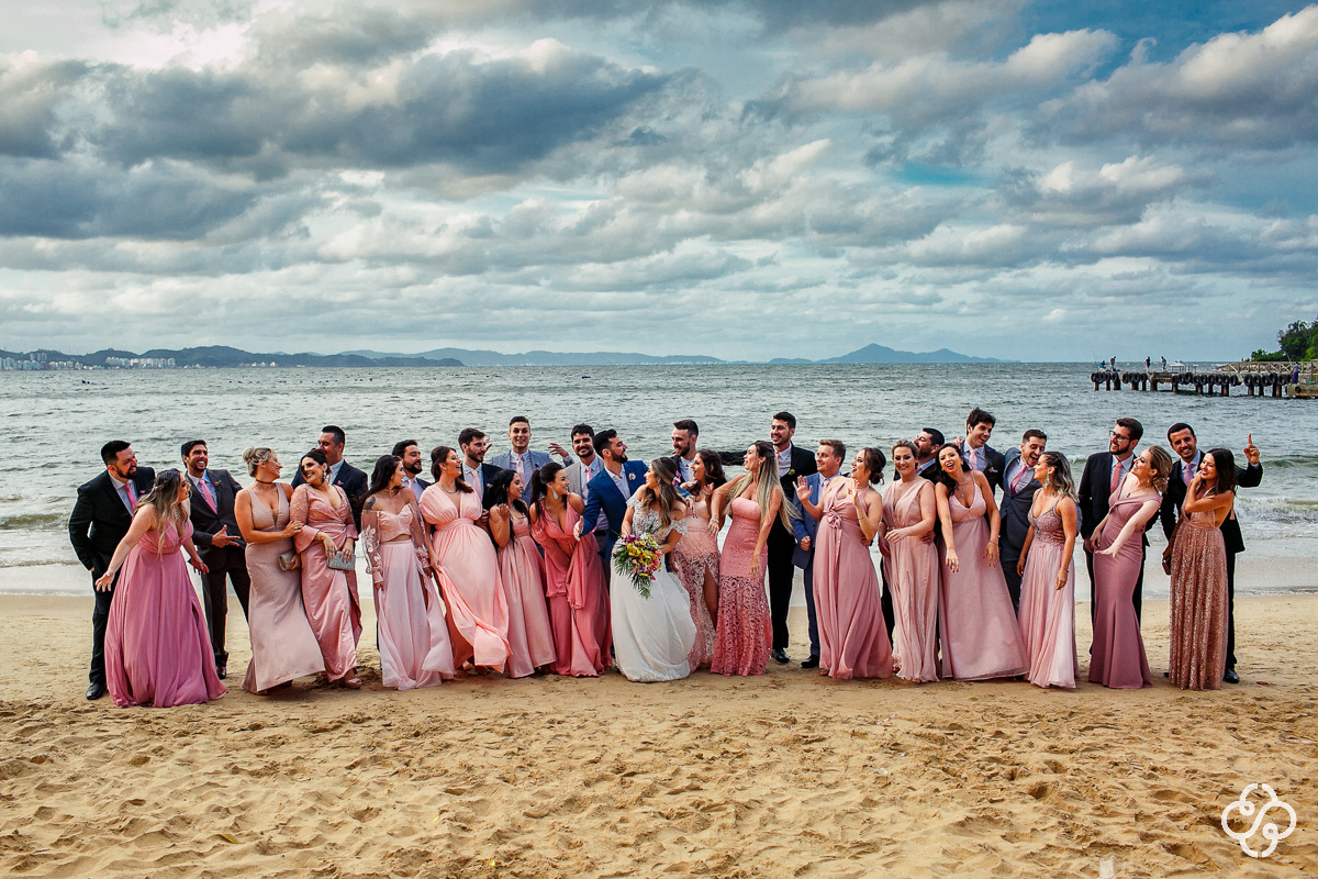 Cerimônia de casamento Sabores do Mar Praia em Balneário Camboriú - SC | Praia de Laranjeiras | Fotógrafo de Casamento | Casamento na Praia | Casamento de Dia | Casamento Pé na Areia | Casamento Danielle e Daniel | www.rafaelsantosfotografia.com.br
