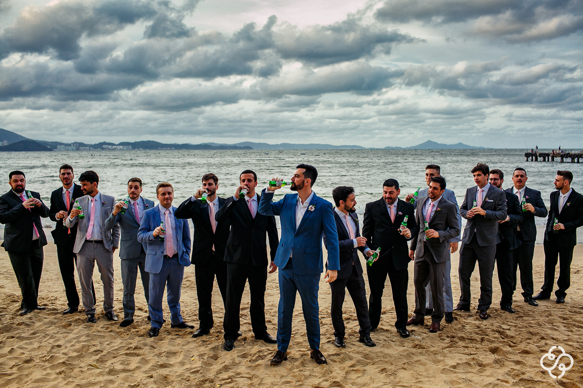 Cerimônia de casamento Sabores do Mar Praia em Balneário Camboriú - SC | Praia de Laranjeiras | Fotógrafo de Casamento | Casamento na Praia | Casamento de Dia | Casamento Pé na Areia | Casamento Danielle e Daniel | www.rafaelsantosfotografia.com.br