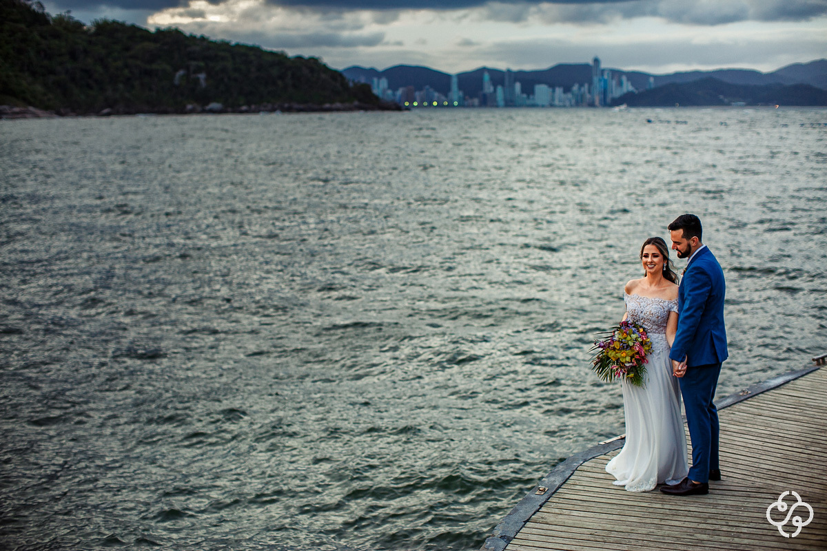 Cerimônia de casamento Sabores do Mar Praia em Balneário Camboriú - SC | Praia de Laranjeiras | Fotógrafo de Casamento | Casamento na Praia | Casamento de Dia | Casamento Pé na Areia | Casamento Danielle e Daniel | www.rafaelsantosfotografia.com.br