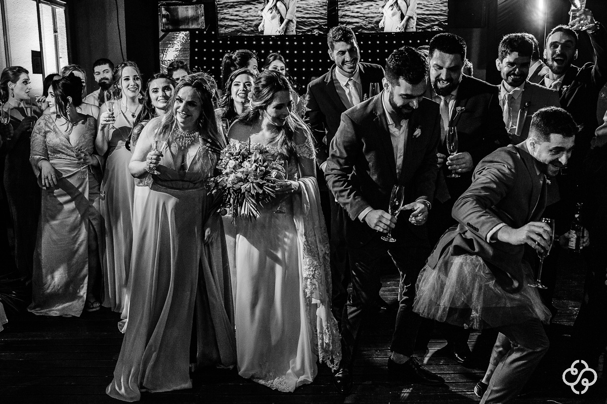 Balada de casamento Sabores do Mar Praia em Balneário Camboriú - SC | Praia de Laranjeiras | Fotógrafo de Casamento | Casamento na Praia | Casamento de Dia | Casamento Pé na Areia | Casamento Danielle e Daniel | www.rafaelsantosfotografia.com.br