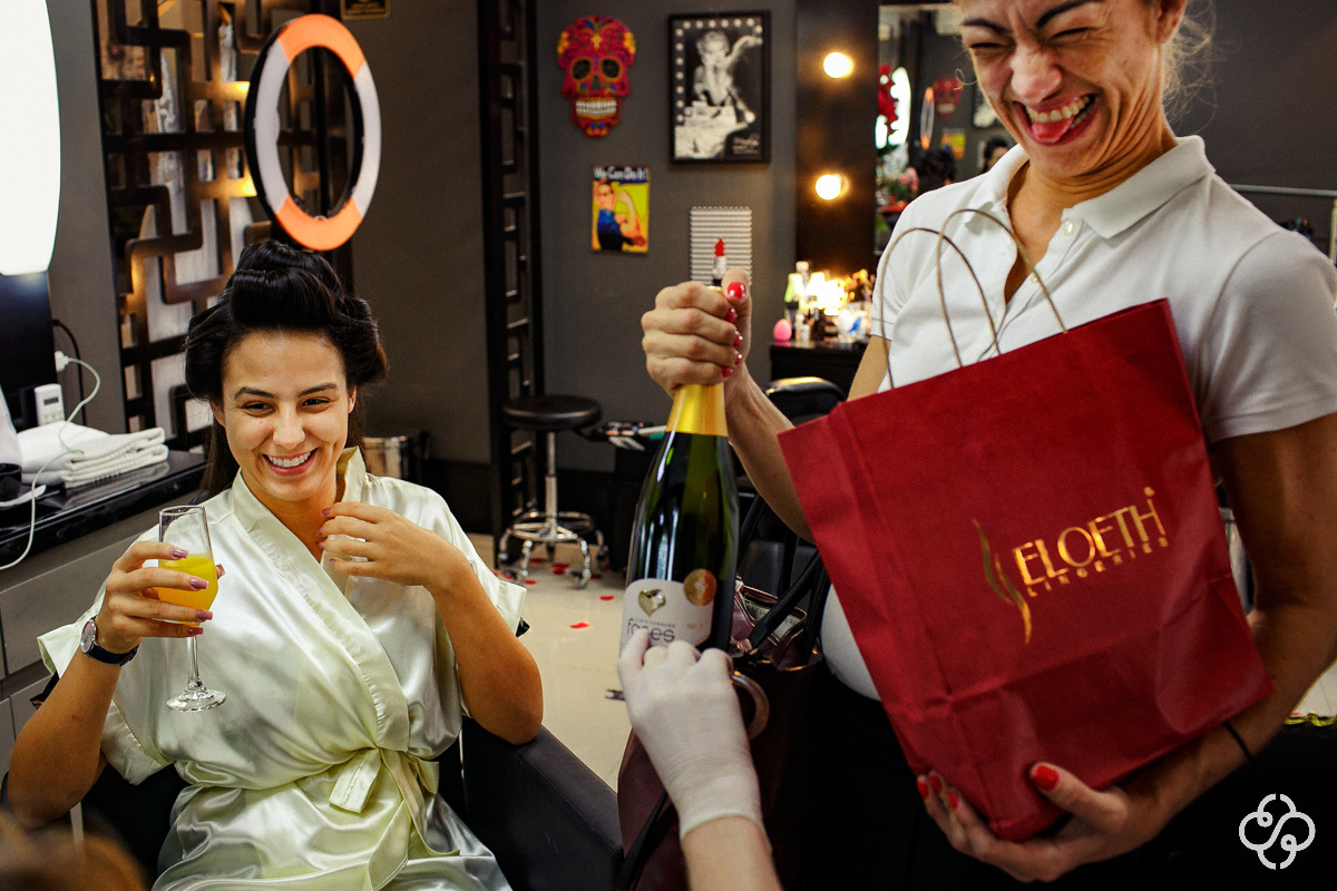 Making-of Noiva Salão Ellegance Balneário Camboriú - SC | Make-Up Noiva | Beauty | Fotógrafo de Casamento | Balneário Camboriú | Casamento no Campo | Casamento Tais e Ricardo | www.rafaelsantosfotografia.com.br