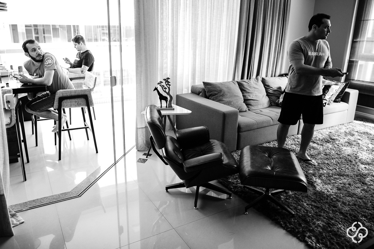 Making-of Noivo em casa Itapema - SC | Fotógrafo de Casamento | Itapema | Casamento no Campo | Espaço Garden - Camboriú |  Casamento Tais e Ricardo | www.rafaelsantosfotografia.com.br