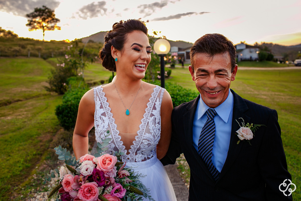 Cerimônia de casamento Espaço Garden em Camboriú - SC | Fotógrafo de Casamento | Casamento no Campo | Casamento de Dia | Casamento ao Ar Livre | Entrada da Noiva | Casamento Tais e Ricardo | www.rafaelsantosfotografia.com.br