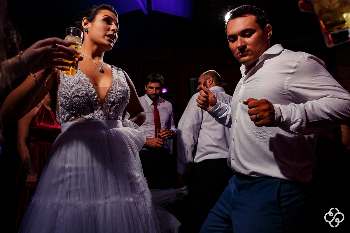 Balada de casamento Espaço Garden em Camboriú - SC | Fotógrafo de Casamento | Casamento no Campo | Casamento de Dia | Casamento ao Ar Livre | Casamento Tais e Ricardo | www.rafaelsantosfotografia.com.br
