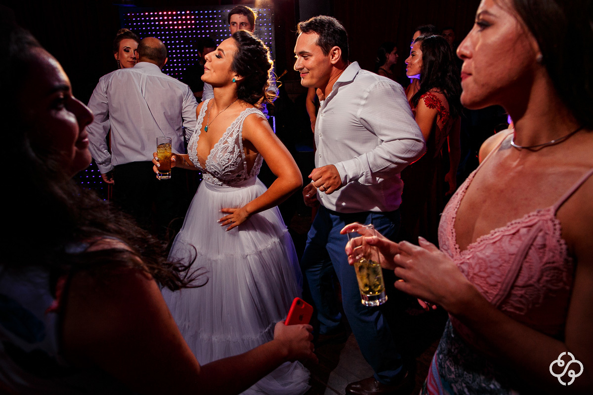 Balada de casamento Espaço Garden em Camboriú - SC | Fotógrafo de Casamento | Casamento no Campo | Casamento de Dia | Casamento ao Ar Livre | Casamento Tais e Ricardo | www.rafaelsantosfotografia.com.br