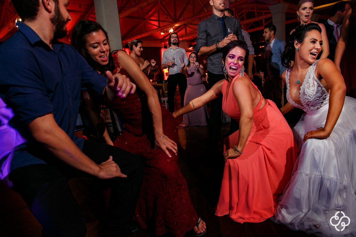 Balada de casamento Espaço Garden em Camboriú - SC | Fotógrafo de Casamento | Casamento no Campo | Casamento de Dia | Casamento ao Ar Livre | Casamento Tais e Ricardo | www.rafaelsantosfotografia.com.br