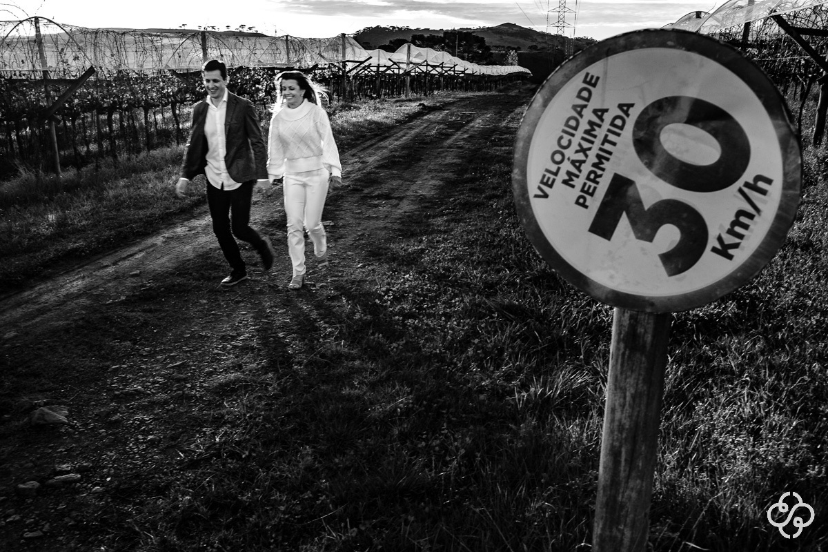 Pré Wedding | Ensaio Pré Casamento na Vinícola Villa Francioni | São Joaquim - SC | Serra Catarinense | Aline e Davi | Campo | Book Casal | Ensaio Casal | Fotógrafo de Casamento | Fotógrafo de Bodas | Parejas | www.rafaelsantosfotografia.com.br