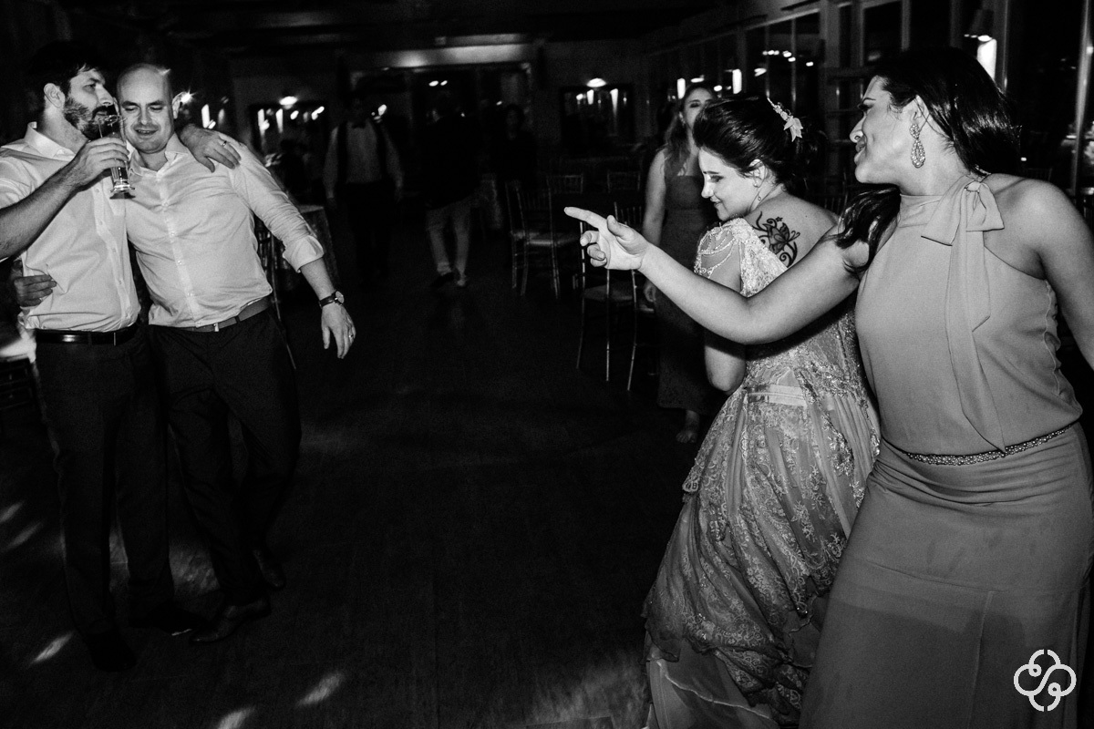 Balada de casamento Estaleiro Guest House Balneário Camboriú - SC | Fotógrafo de Casamento | Casamento na Praia | Casamento de Dia | Casamento ao Ar Livre | Casamento Natália e Maurício | Destination Wedding | www.rafaelsantosfotografia.com.br