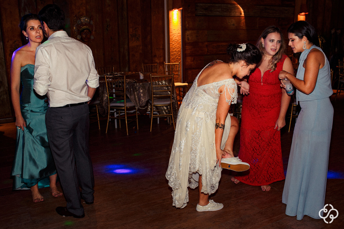 Balada de casamento Estaleiro Guest House Balneário Camboriú - SC | Fotógrafo de Casamento | Casamento na Praia | Casamento de Dia | Casamento ao Ar Livre | Casamento Natália e Maurício | Destination Wedding | www.rafaelsantosfotografia.com.br