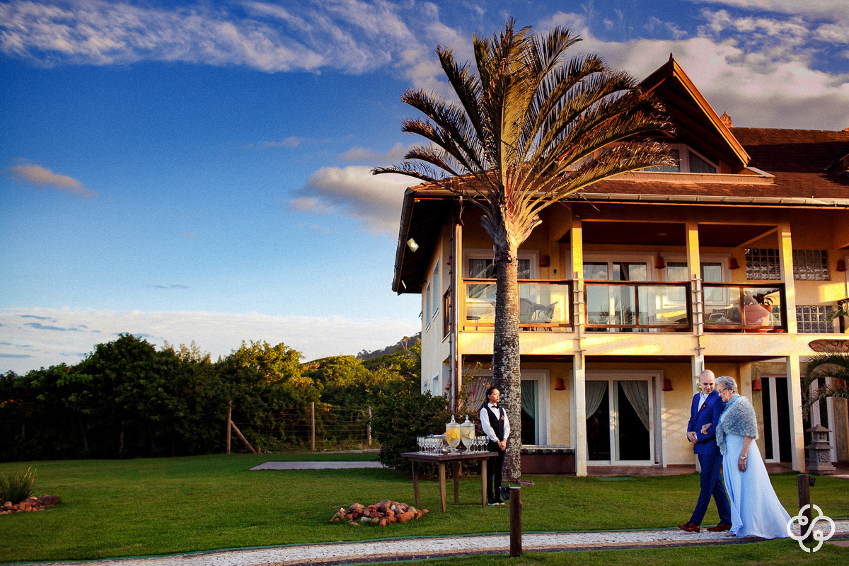 Cerimônia de casamento Estaleiro Guest House Balneário Camboriú - SC | Fotógrafo de Casamento | Casamento na Praia | Casamento de Dia | Casamento ao Ar Livre | Casamento Natália e Maurício | Destination Wedding |  www.rafaelsantosfotografia.com.br