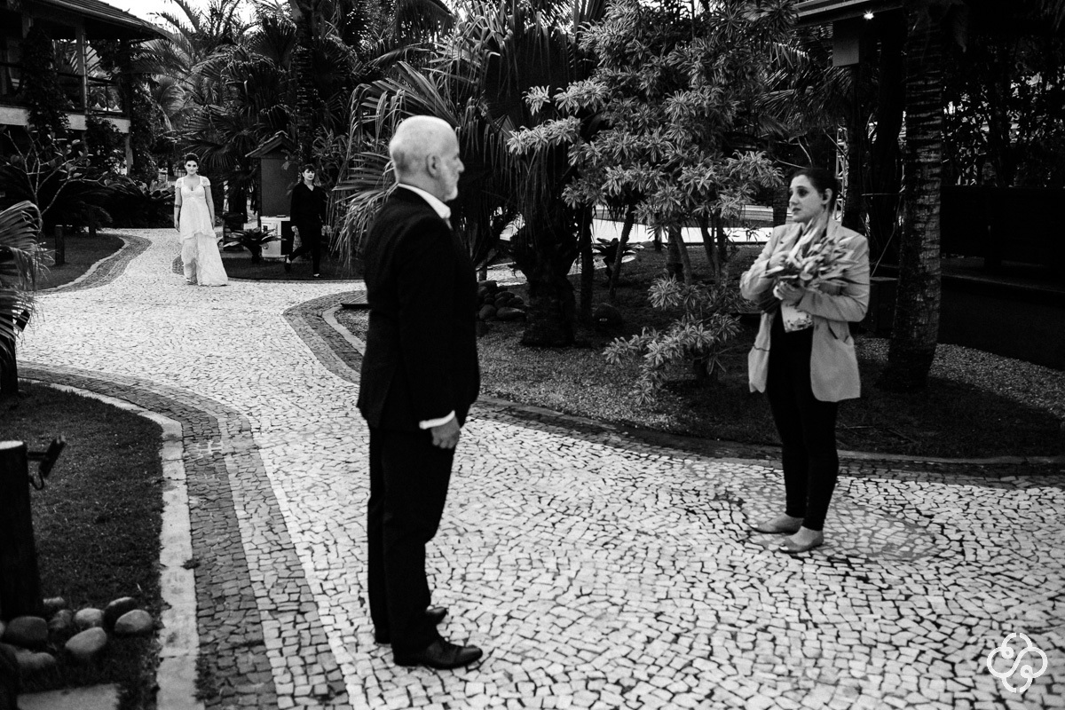 Cerimônia de casamento Estaleiro Guest House Balneário Camboriú - SC | Fotógrafo de Casamento | Casamento na Praia | Casamento de Dia | Casamento ao Ar Livre | Casamento Natália e Maurício | Destination Wedding | www.rafaelsantosfotografia.com.br