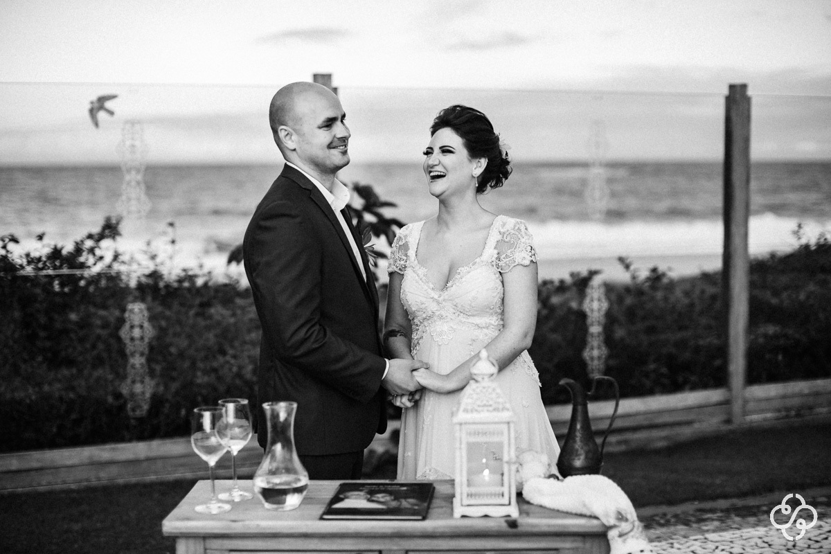 Cerimônia de casamento Estaleiro Guest House Balneário Camboriú - SC | Fotógrafo de Casamento | Casamento na Praia | Casamento de Dia | Casamento ao Ar Livre | Casamento Natália e Maurício | Destination Wedding | www.rafaelsantosfotografia.com.br