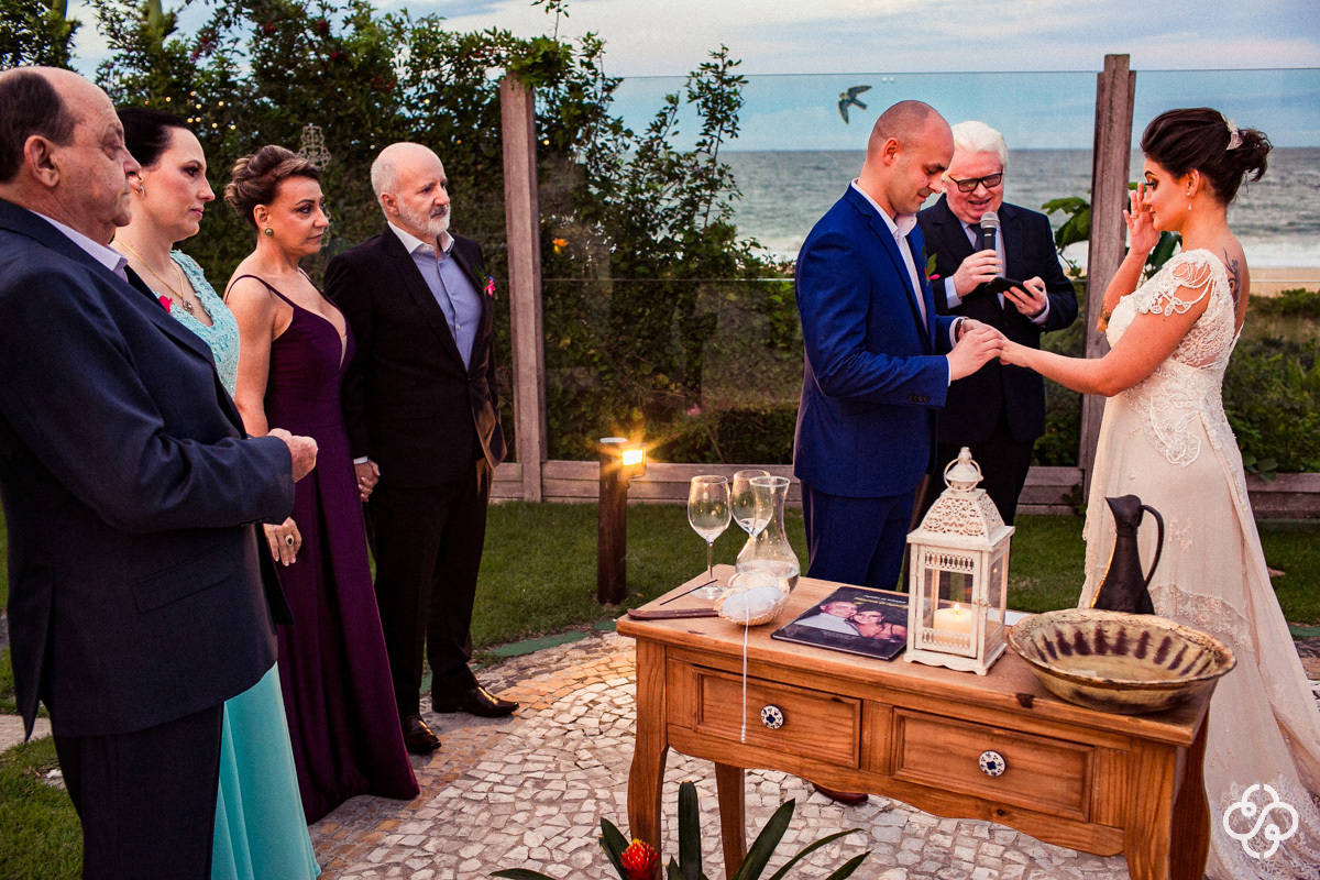 Cerimônia de casamento Estaleiro Guest House Balneário Camboriú - SC | Fotógrafo de Casamento | Casamento na Praia | Casamento de Dia | Casamento ao Ar Livre | Casamento Natália e Maurício | Destination Wedding | www.rafaelsantosfotografia.com.br