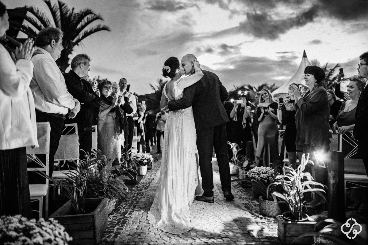 Cerimônia de casamento Estaleiro Guest House Balneário Camboriú - SC | Fotógrafo de Casamento | Casamento na Praia | Casamento de Dia | Casamento ao Ar Livre | Casamento Natália e Maurício | Destination Wedding | www.rafaelsantosfotografia.com.br