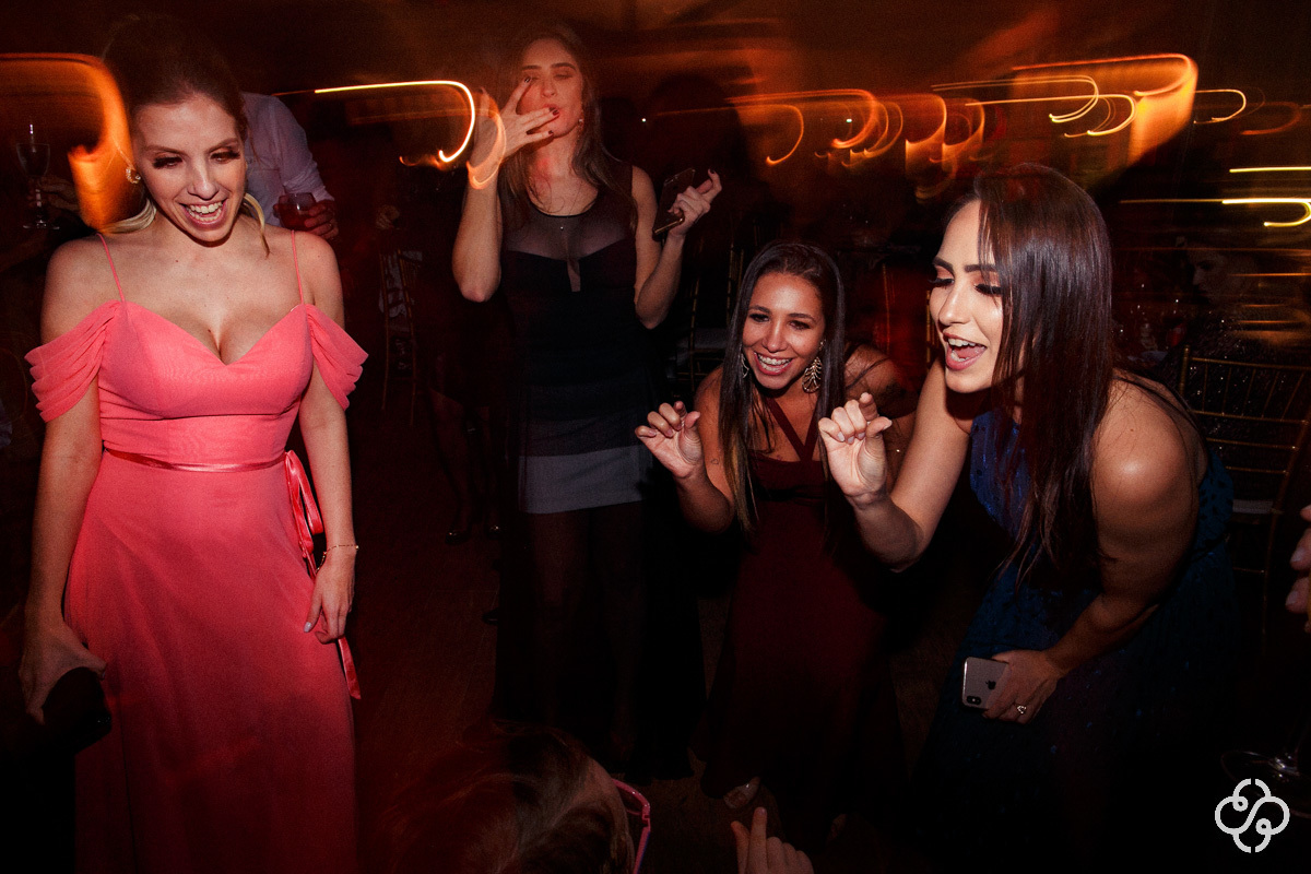 Balada de casamento Estaleiro Guest House Balneário Camboriú - SC | Fotógrafo de Casamento | Casamento na Praia | Casamento de Dia | Casamento ao Ar Livre | Casamento Natália e Maurício | Destination Wedding | www.rafaelsantosfotografia.com.br