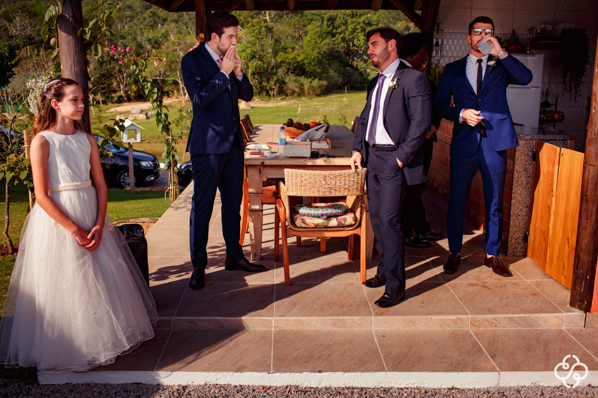 Making-of Noivo Villa Casarão Florianópolis - SC | Noivo |  Fotógrafo de Casamento | Florianópolis | Casamento no Campo | Casamento Gláucia e Alfredo | Ilha da Magia | Floripa | Destination Wedding | www.rafaelsantosfotografia.com.br