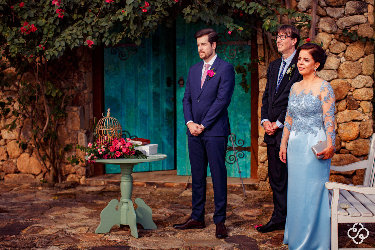 Cerimônia de Casamento Villa Casarão em Florianópolis - SC | Fotógrafo de Casamento | Destination Wedding | Casamento no Campo | Casamento de Dia | Casamento ao Ar Livre | Entrada da Noiva | Casamento Gláucia e Alfredo | www.rafaelsantosfotografia.com.br