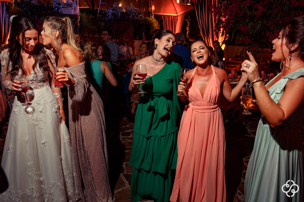 Balada de Casamento Villa Casarão em Florianópolis - SC | Fotógrafo de Casamento | Destination Wedding | Casamento no Campo | Casamento de Dia | Casamento ao Ar Livre | Casamento Gláucia e Alfredo | www.rafaelsantosfotografia.com.br