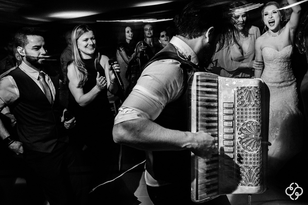 Balada de Casamento Pátio Venâncio em Joinville - SC | Fotógrafo de Casamento | Destination Wedding | Casamento no Campo | Casamento de Dia | Casamento ao Ar Livre |  Casamento Maíra e Rodrigo | www.rafaelsantosfotografia.com.br