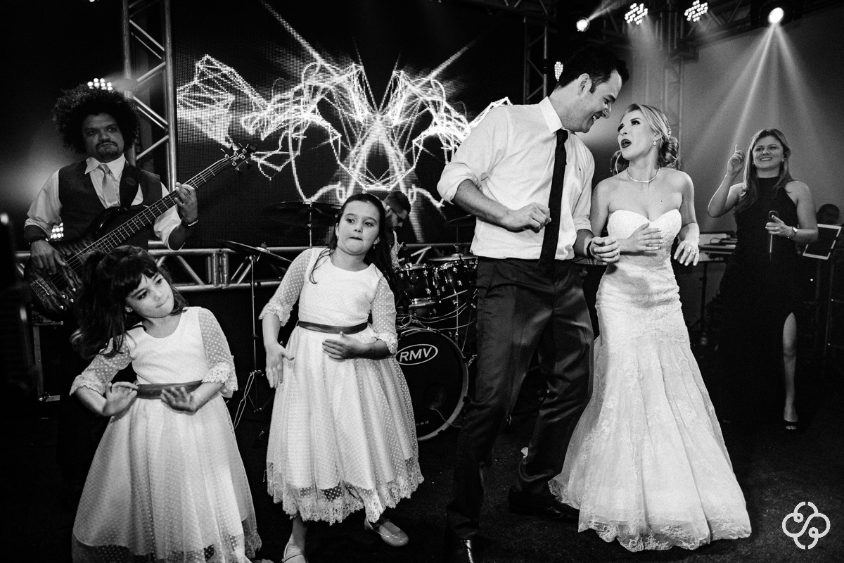 Balada de Casamento Pátio Venâncio em Joinville - SC | Fotógrafo de Casamento | Destination Wedding | Casamento no Campo | Casamento de Dia | Casamento ao Ar Livre |  Casamento Maíra e Rodrigo | www.rafaelsantosfotografia.com.br