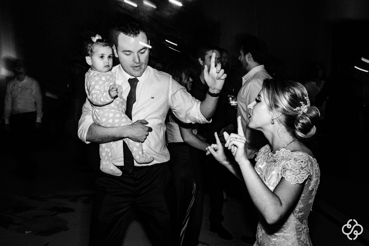 Balada de Casamento Pátio Venâncio em Joinville - SC | Fotógrafo de Casamento | Destination Wedding | Casamento no Campo | Casamento de Dia | Casamento ao Ar Livre |  Casamento Maíra e Rodrigo | www.rafaelsantosfotografia.com.br